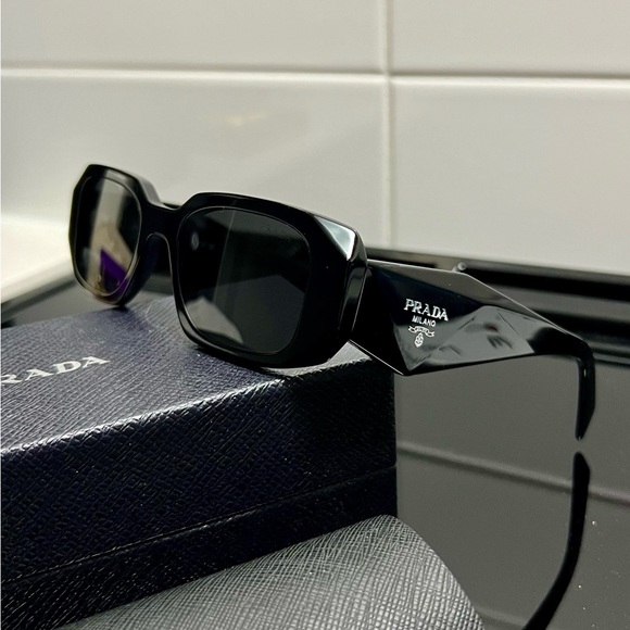 Excellent condition Prada PR 17 WS - Black - Picture 3 of 4